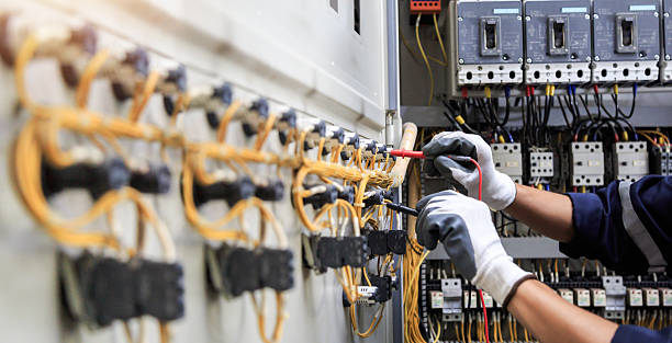 Professional Electrician technician working in Breezy Point, MN